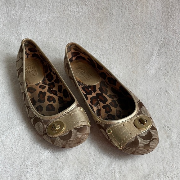 Coach Lauren flats in gold signature C canvas print size 7.5 - Picture 3 of 7